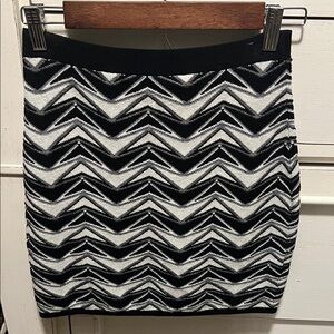 Chelsea & Violet Black and White Zigzag Pencil Skirt